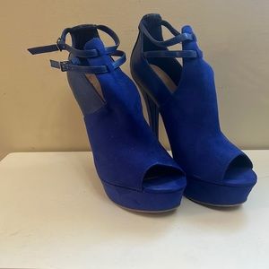 New JustFab Clarabell Blue Heel - Size 10